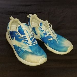 Nike roshe run Sky blue shoes size 10